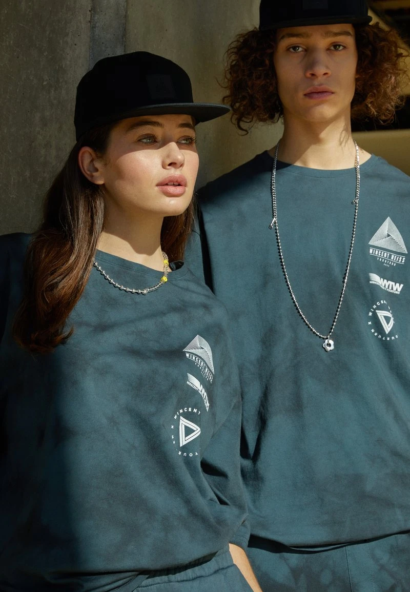 YOURTURN GRAPHIC TEE WINCENT WEISS UNISEX - T-shirt Con Stampa - Black 6 YOURTURN GRAPHIC TEE WINCENT WEISS UNISEX - T-shirt Con Stampa - Black - immagine 4