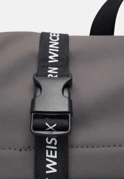 YOURTURN WINCENT WEISS UNISEX - Zaino - Black -Youturn Abbigliamento Negozio 2fb05b1ee6cb436e929302bff942d53c