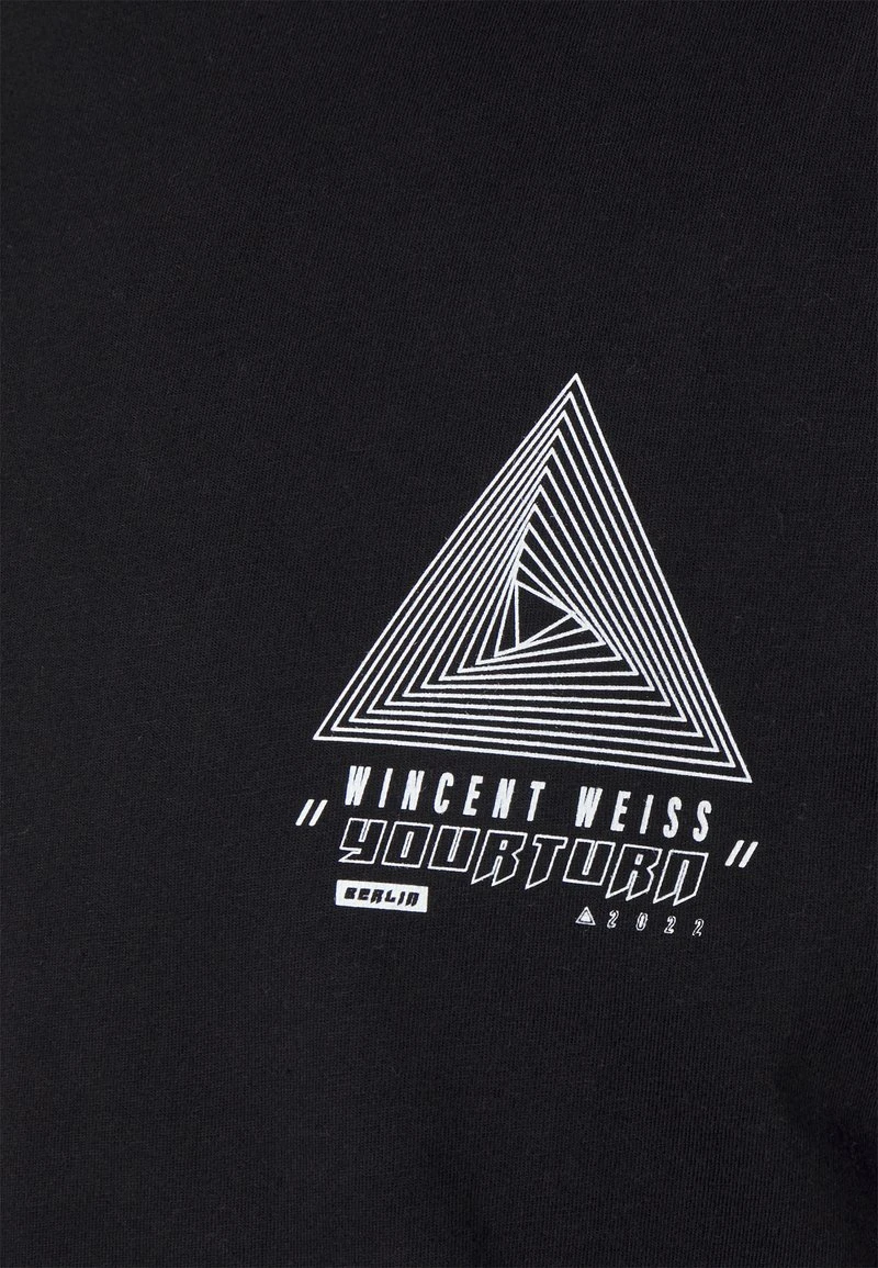 YOURTURN GRAPHIC TEE WINCENT WEISS UNISEX - T-shirt Con Stampa - Black 8 YOURTURN GRAPHIC TEE WINCENT WEISS UNISEX - T-shirt Con Stampa - Black - immagine 6