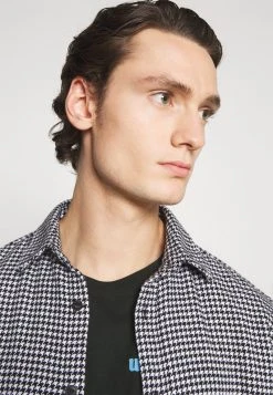 YOURTURN T-shirt Con Stampa - Black, Unisex 12 YOURTURN T-shirt Con Stampa - Black, Unisex -Youturn Abbigliamento Negozio 5b92c18db0e84b1582a3cfb12fae86c9