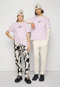 YOURTURN GRAPHIC TEE WINCENT WEISS UNISEX - T-shirt Con Stampa - Lilac -Youturn Abbigliamento Negozio 65bd76048f52477aa040ce965fc5851e