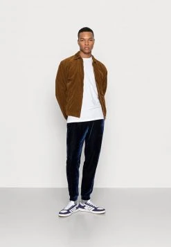 Youturn Abbigliamento Negozio -Youturn Abbigliamento Negozio 8021f402e98c4f69a2fc7eba3b316de6