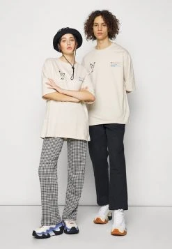 YOURTURN Unisex GRAPHIC TEE WINCENT WEISS BUTTERFLY TEE - T-shirt Con Stampa - Stone -Youturn Abbigliamento Negozio 8cb4971b156347dfaf6e2e4c32198779