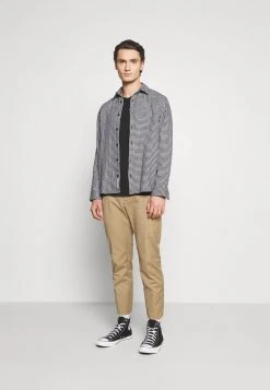 YOURTURN T-shirt Con Stampa - Black, Unisex 10 YOURTURN T-shirt Con Stampa - Black, Unisex -Youturn Abbigliamento Negozio 9627d716123c479f90f5b08242c13d37