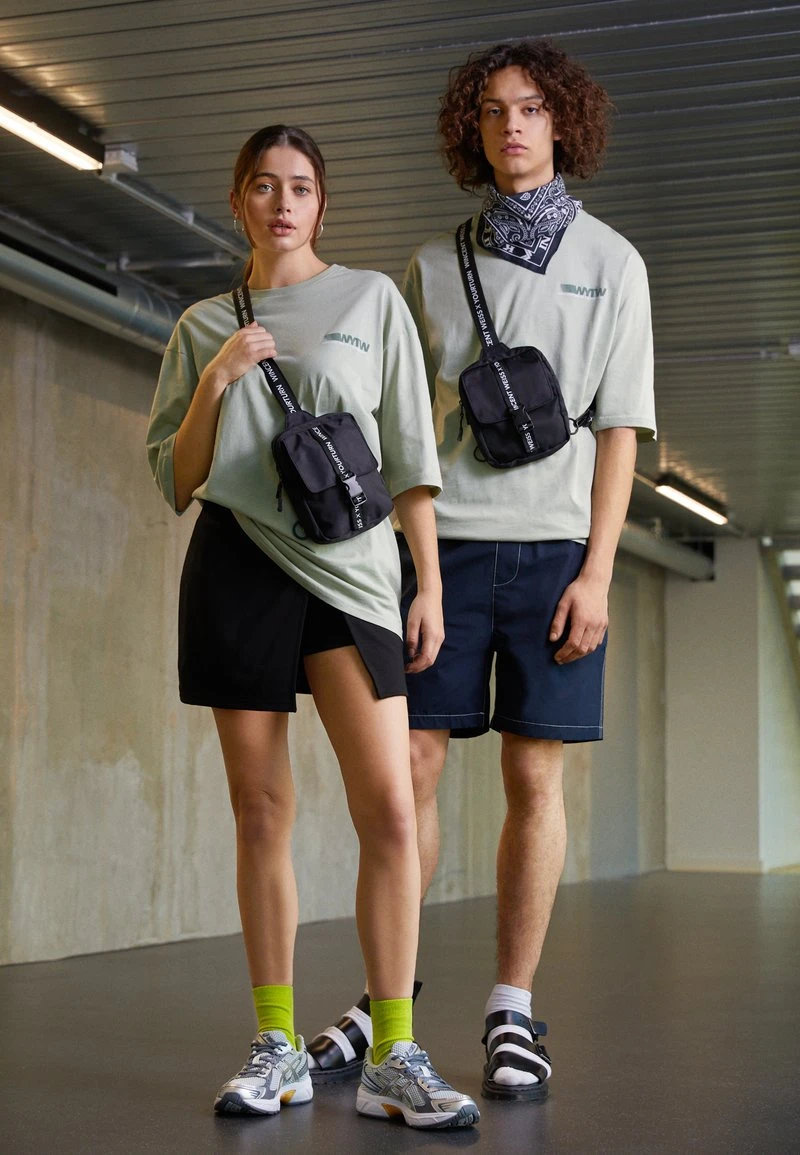 YOURTURN GRAPHIC TEE WINCENT WEISS UNISEX - T-shirt Con Stampa - Light Green 3 YOURTURN GRAPHIC TEE WINCENT WEISS UNISEX - T-shirt Con Stampa - Light Green