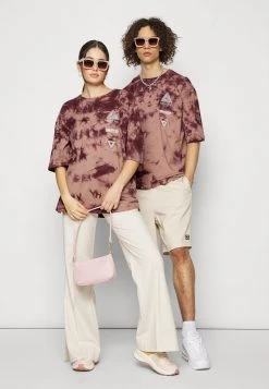 YOURTURN GRAPHIC TEE WINCENT WEISS UNISEX - T-shirt Con Stampa - Pink -Youturn Abbigliamento Negozio aa38dc138d14417485e5ce5f4edbb844