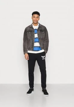 Youturn Abbigliamento Negozio -Youturn Abbigliamento Negozio bd8414d16d994ac8b60e993a9d5e2d46