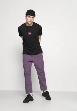 YOURTURN UNISEX - T-shirt Con Stampa - Black 10 YOURTURN UNISEX - T-shirt Con Stampa - Black -Youturn Abbigliamento Negozio bf24cf34cd7a4546bdcb0e84616d4aea