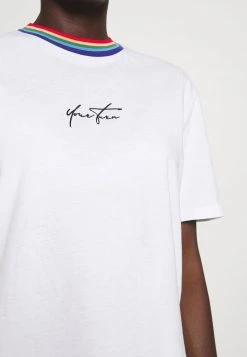YOURTURN PRIDE UNISEX - T-shirt Con Stampa - White 13 YOURTURN PRIDE UNISEX - T-shirt Con Stampa - White -Youturn Abbigliamento Negozio c64103a406654f9c8035a66a9b5bd681
