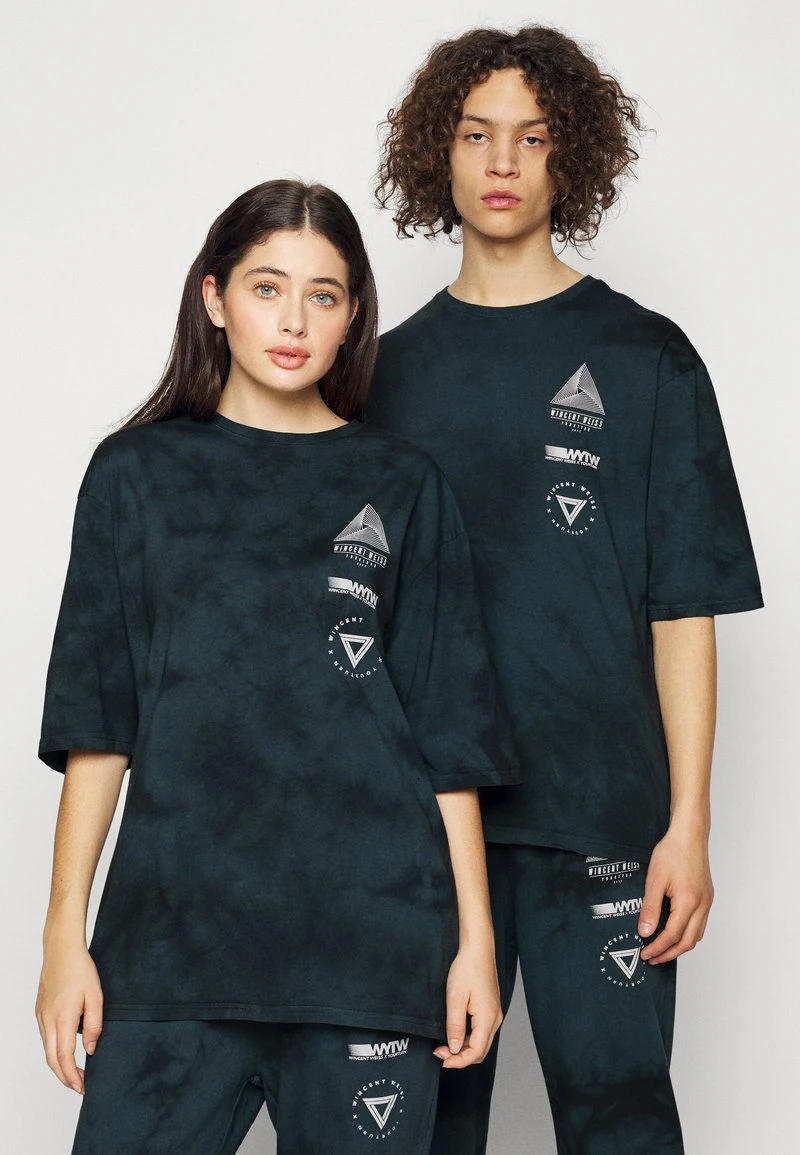 YOURTURN GRAPHIC TEE WINCENT WEISS UNISEX - T-shirt Con Stampa - Black 5 YOURTURN GRAPHIC TEE WINCENT WEISS UNISEX - T-shirt Con Stampa - Black - immagine 3