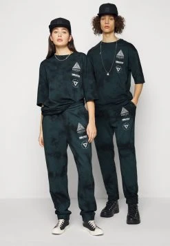 YOURTURN GRAPHIC TEE WINCENT WEISS UNISEX - T-shirt Con Stampa - Black 14 YOURTURN GRAPHIC TEE WINCENT WEISS UNISEX - T-shirt Con Stampa - Black -Youturn Abbigliamento Negozio cb255ffb18a84b35a5f92058c6e7274c