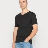 YOURTURN STEP TEE UNISEX - T-shirt Basic - Black 1 YOURTURN STEP TEE UNISEX - T-shirt Basic - Black -Youturn Abbigliamento Negozio d9fdb4ac957742c39441b67bb7c186c1