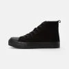 YOURTURN Sneakers Basse - Black, Unisex 1 YOURTURN Sneakers Basse - Black, Unisex -Youturn Abbigliamento Negozio e6cbcb5306544f70933ef387c21f6d6a