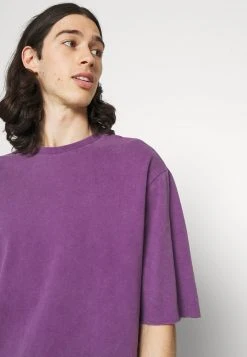 YOURTURN UNISEX - T-shirt Basic - Purple 12 YOURTURN UNISEX - T-shirt Basic - Purple -Youturn Abbigliamento Negozio e7903bef3a36427e81f07f1b6cf4c67c