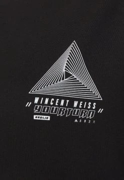 YOURTURN GRAPHIC TEE WINCENT WEISS UNISEX - T-shirt Con Stampa - Black 13 YOURTURN GRAPHIC TEE WINCENT WEISS UNISEX - T-shirt Con Stampa - Black -Youturn Abbigliamento Negozio fb909e14b2ed4656afab7228dda972a0