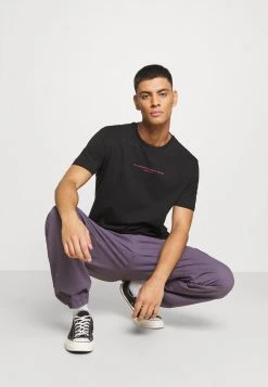 YOURTURN T-shirt Con Stampa - Black, Unisex 16 YOURTURN T-shirt Con Stampa - Black, Unisex -Youturn Abbigliamento Negozio fc030e88067f46dc81fbab9fd3e332b0